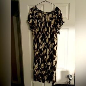⭐️Micheal Kors brown & cream patterned dress. Super flattering and so cute!